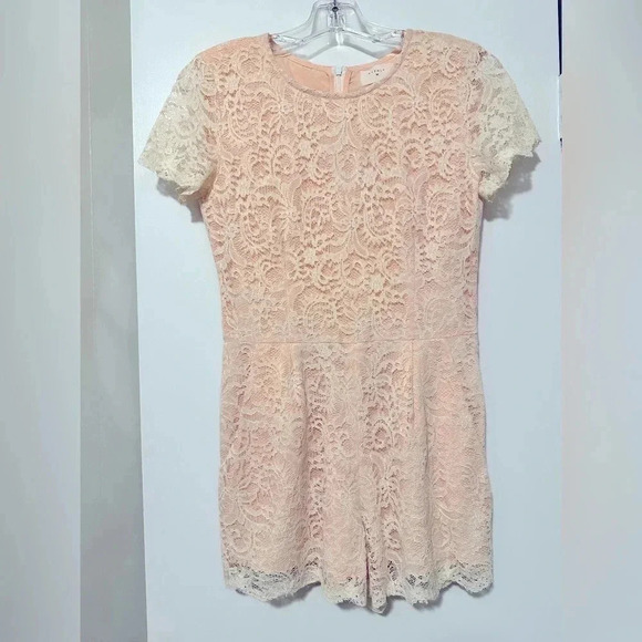 NWT Everly cap sleeve lace romper light pink size S - Picture 1 of 5